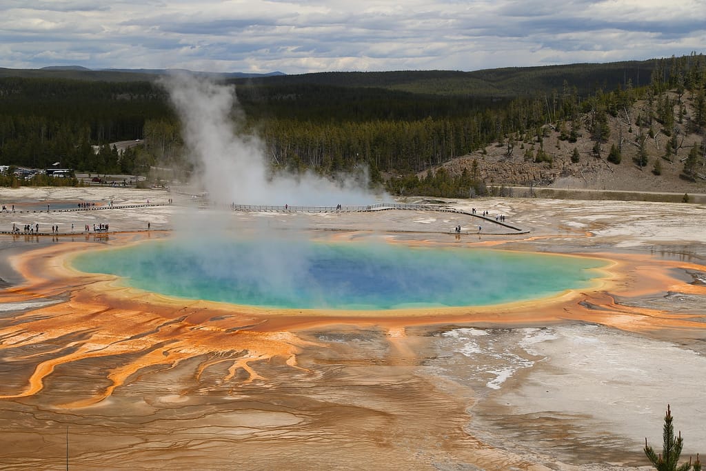 Top 10 Best Places to Backpack in the U.S : Your Ultimate Adventure Guide Yellowstone 1024x683