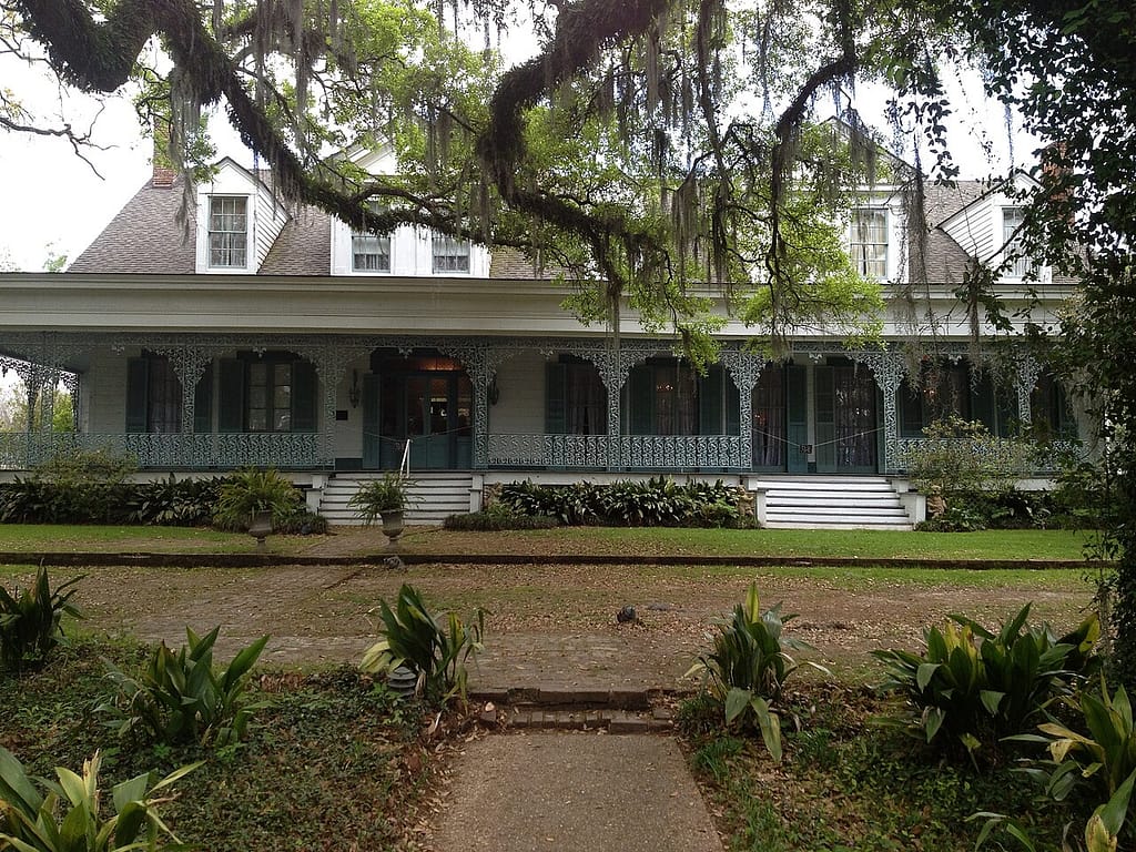 8 of America's Most Haunted Hotels: Spine-Chilling Stays and Mind Blowing Experiences a front view of the myrtles plantation 2013 04 07 17 07